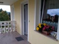 Eingang zur Ferienwohnung mit Terrasse